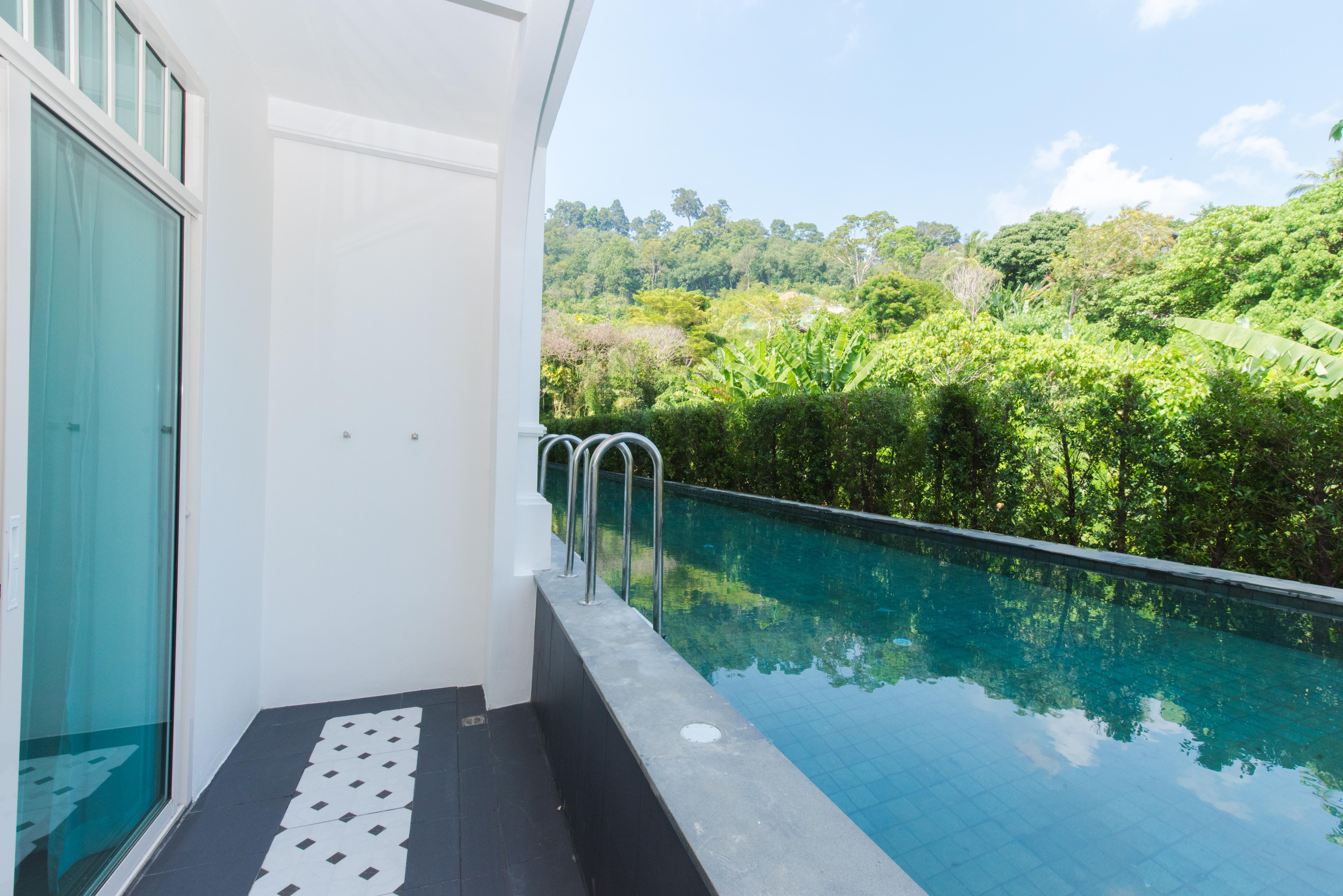 Marina Gallery Resort-Kacha-Kalim Bay By Sugar Marina Boutique Hotels Patong Eksteriør bilde A lap pool in a private house